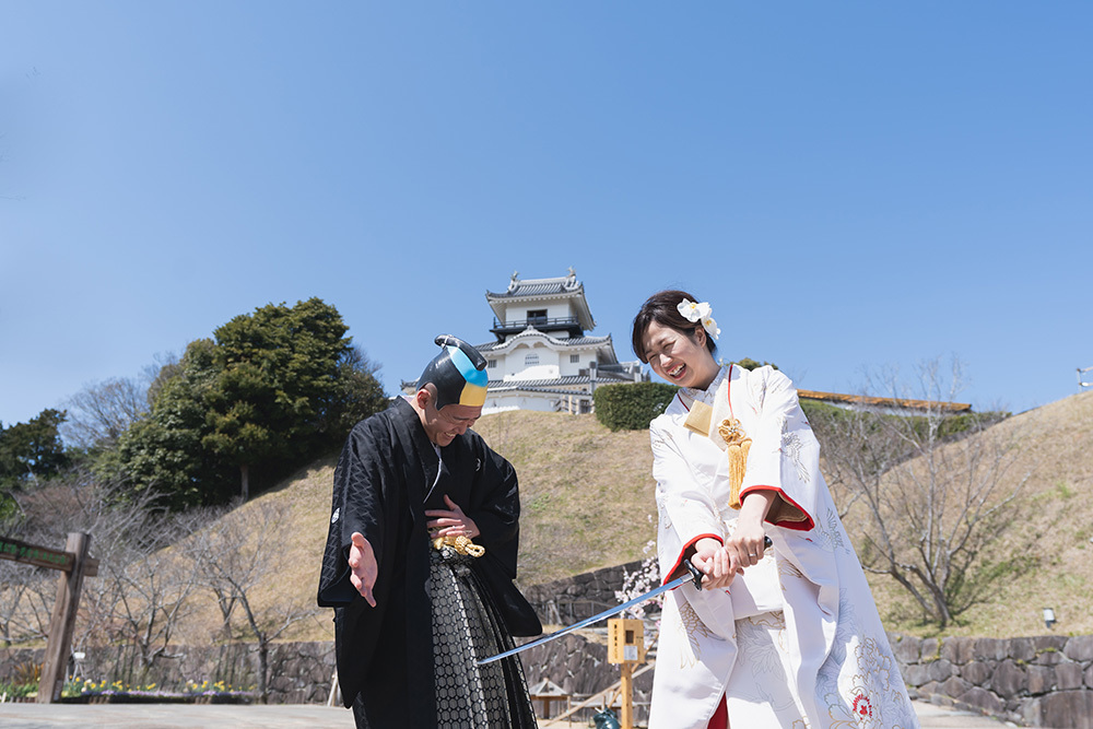 静岡フォトウエディングのフィーノスタイルで撮影した掛川城の新郎新婦