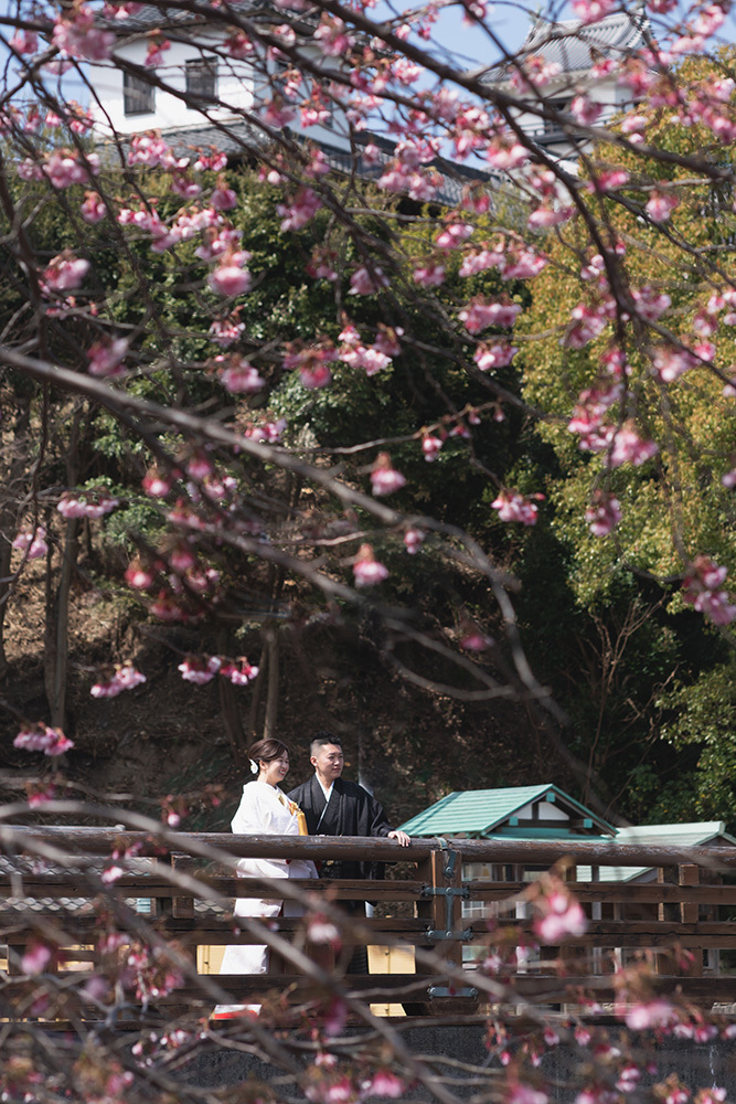 静岡フォトウエディングのフィーノスタイルで撮影した掛川城の新郎新婦