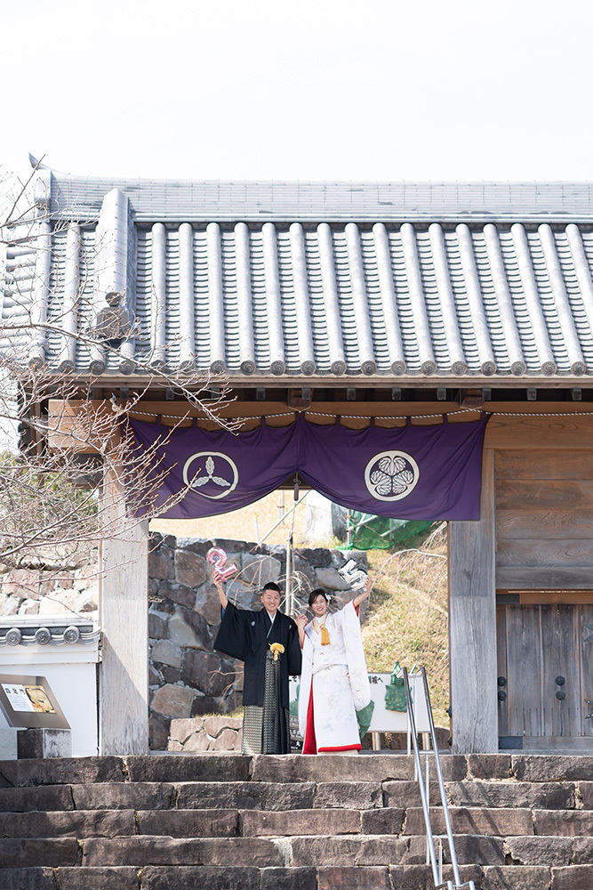 静岡フォトウエディングのフィーノスタイルで撮影した掛川城の新郎新婦