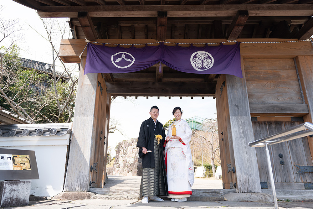 静岡フォトウエディングのフィーノスタイルで撮影した掛川城の新郎新婦
