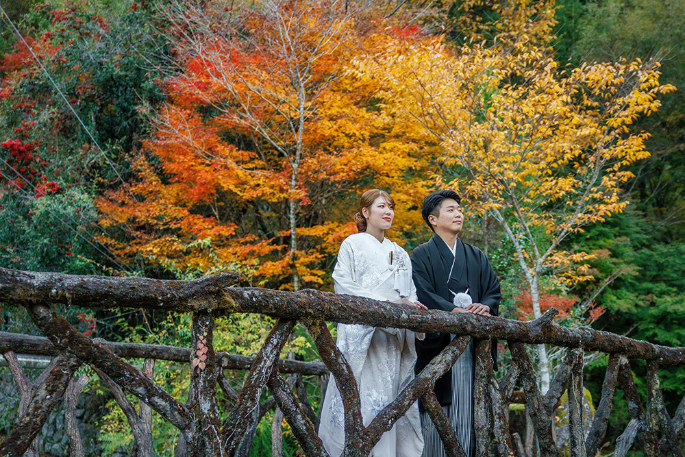 静岡フォトウエディングのフィーノスタイルで撮影した川根･寸又峡の新郎新婦の結婚の記念写真