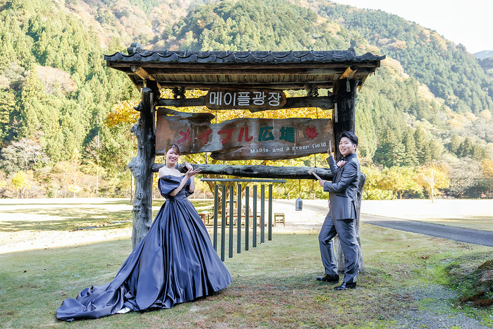 静岡フォトウエディングのフィーノスタイルで撮影した川根･寸又峡の新郎新婦の結婚の記念写真