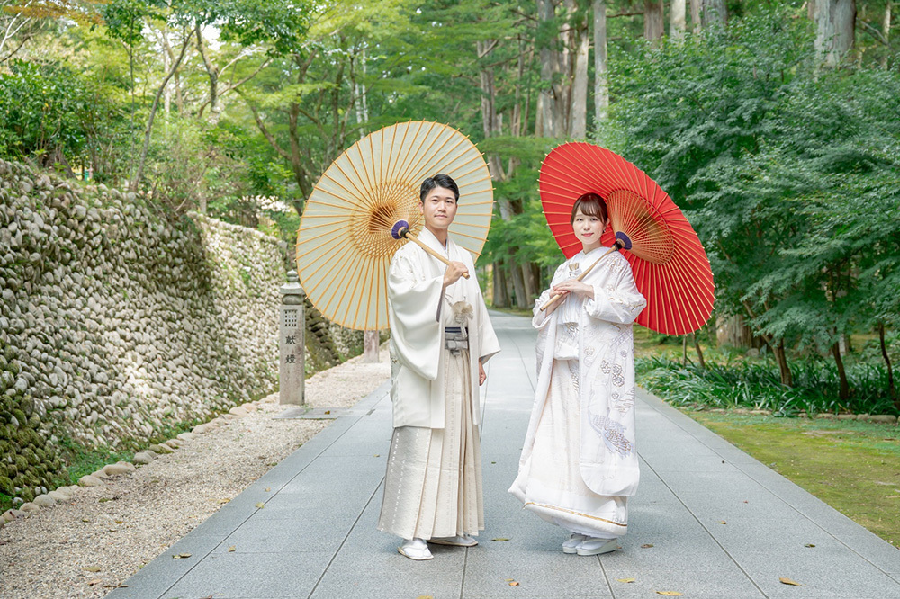 静岡フォトウエディングのフィーノスタイルで撮影した、法多山のフォトウエディングの新郎新婦