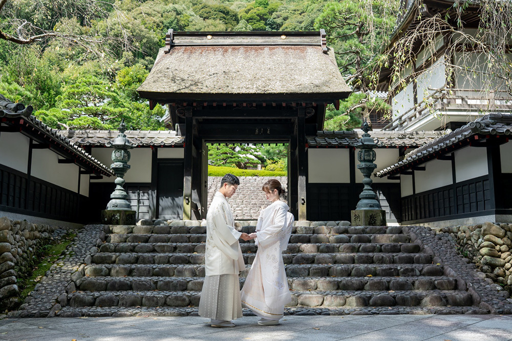 静岡フォトウエディングのフィーノスタイルで撮影した、法多山のフォトウエディングの新郎新婦