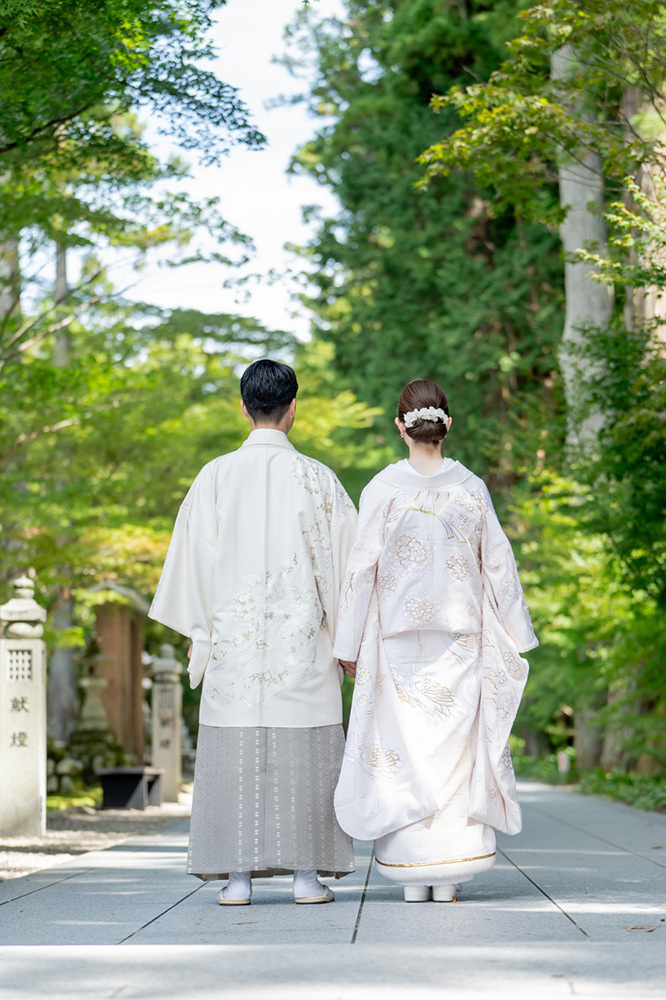 静岡フォトウエディングのフィーノスタイルで撮影した、法多山のフォトウエディングの新郎新婦