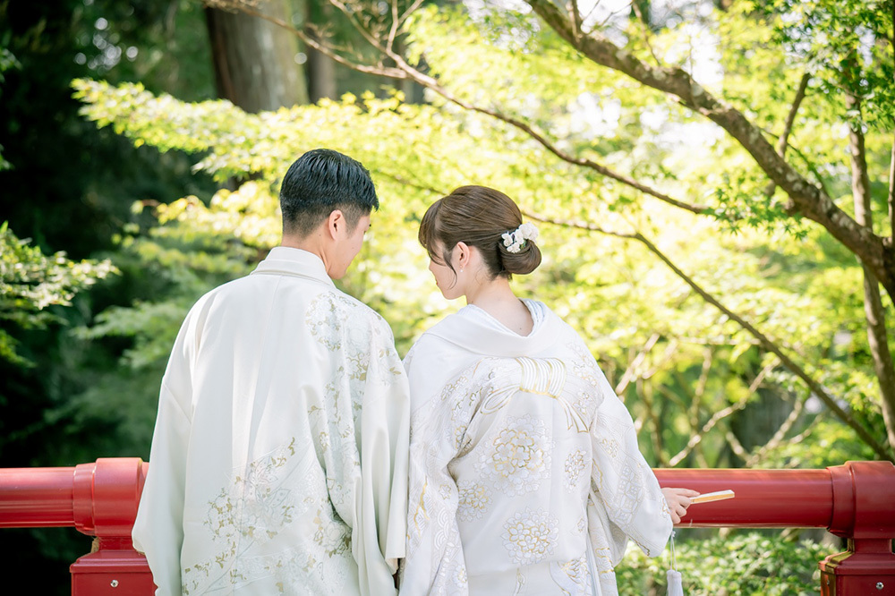 静岡フォトウエディングのフィーノスタイルで撮影した、法多山のフォトウエディングの新郎新婦