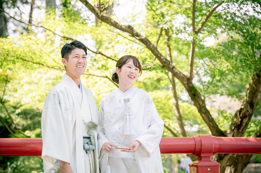 静岡フォトウエディングのフィーノスタイルで撮影した、法多山のフォトウエディングの新郎新婦