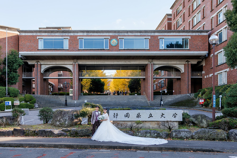 静岡フォトウエディングのフィーノスタイルで撮影した静岡県立大学の新郎新婦