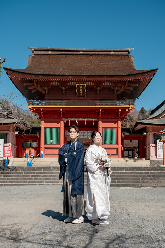 静岡フォトウエディングのフィーノスタイルで撮影した富士宮浅間大社の新郎新婦の記念写真撮影